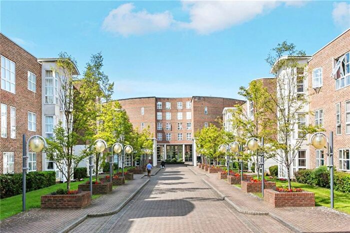 2 Bedroom Flat To Rent In King Henrys Reach, London, W6