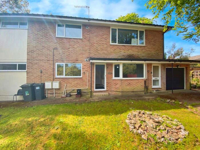 2 Bedroom Flat To Rent In Stirling Road, Bournemouth, Dorset, BH3