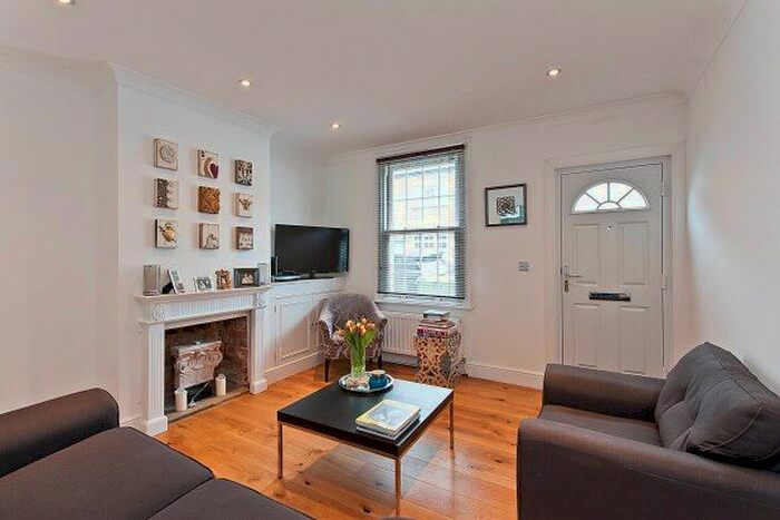 3 Bedroom Property To Rent In Radnor Road, Weybridge, KT13