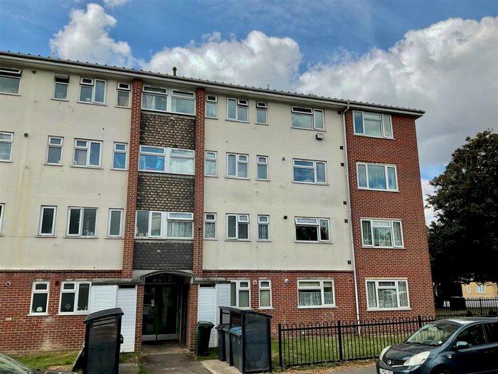 2 Bedroom Flat To Rent In Godwyne Close, Dover, CT16