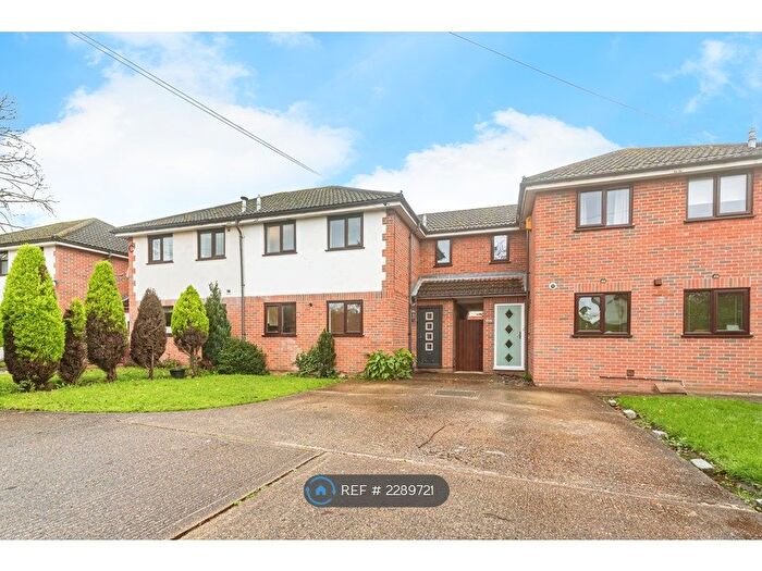 3 Bedroom Semi-Detached House To Rent In Thrale Mews, Reading, RG30