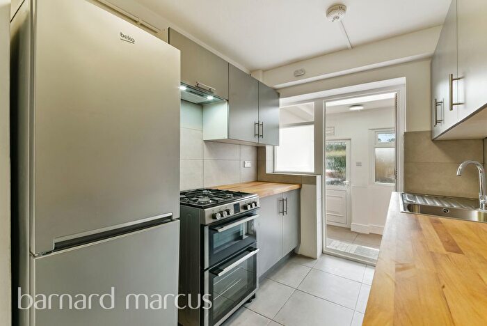 2 Bedroom Flat To Rent In Boundaries Road, Feltham, TW13