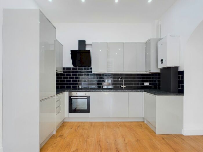 2 Bedroom Flat To Rent In Heene Road, Worthing, BN11