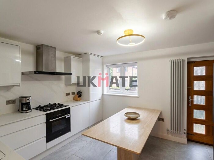 5 Bedroom Flat To Rent In St. Davids Square, E14