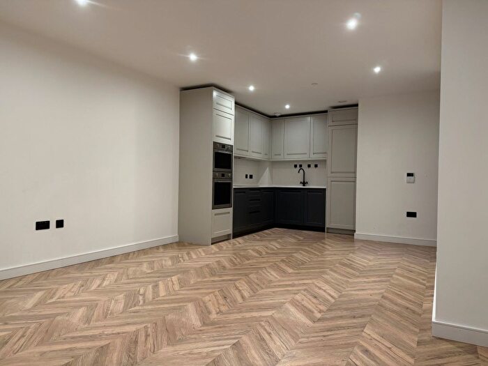 2 Bedroom Flat To Rent In Heritage Walk, Kingston Upon Thames, KT1