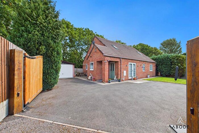 3 Bedroom Detached Bungalow For Sale In Park Street, Uttoxeter, Staffordshire, ST14