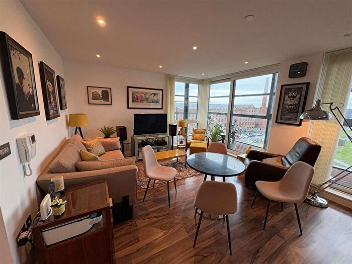 2 Bedroom Flat For Sale In Milliners Wharf, Munday Street, Manchester, M4
