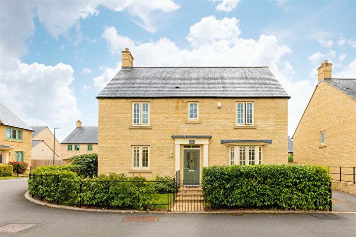 4 Bedroom Detached House For Sale In Pembroke Park | Cirencester, GL7