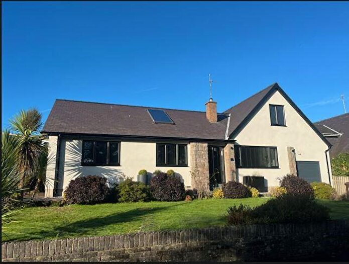 5 Bedroom Detached House For Sale In Bangor, Gwynedd, LL57