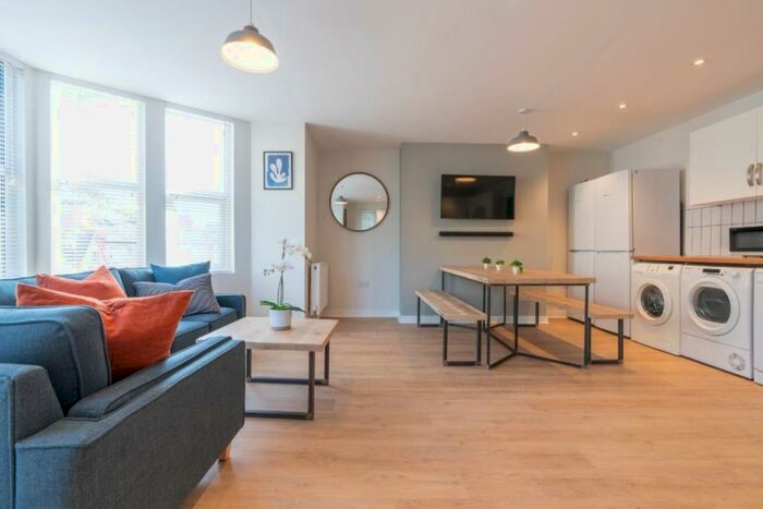 7 Bedroom Flat To Rent In Portland Road, Nottingham, NG7