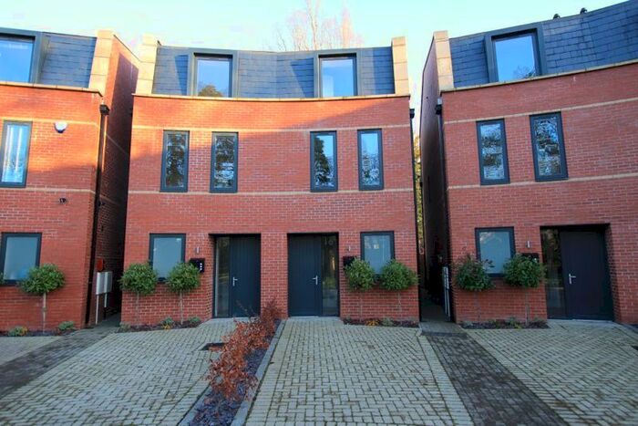 4 Bedroom Semi-Detached House To Rent In The Curve, Welholme Avenue, Grimsby, DN32