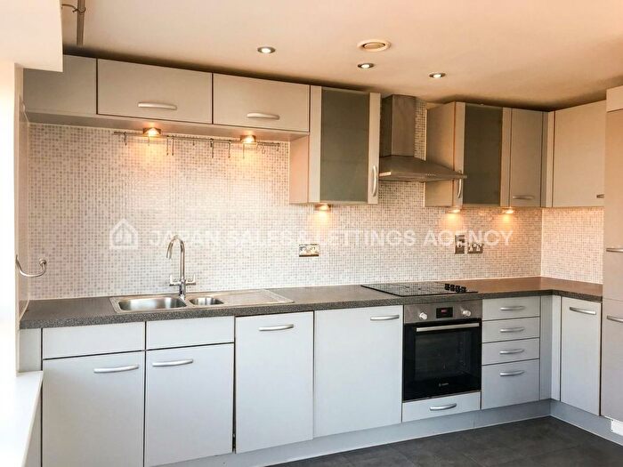 2 Bedroom Flat To Rent In Mercury House, Ealing, W5