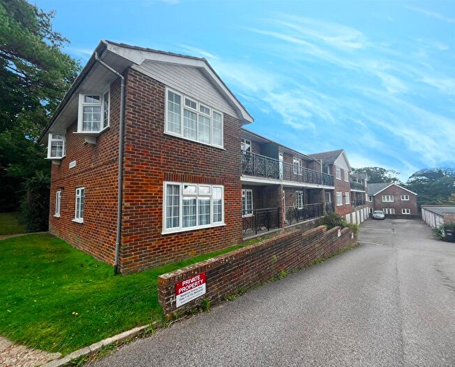 2 Bedroom Flat For Sale In Mutton Hall Hill, Heathfield, TN21
