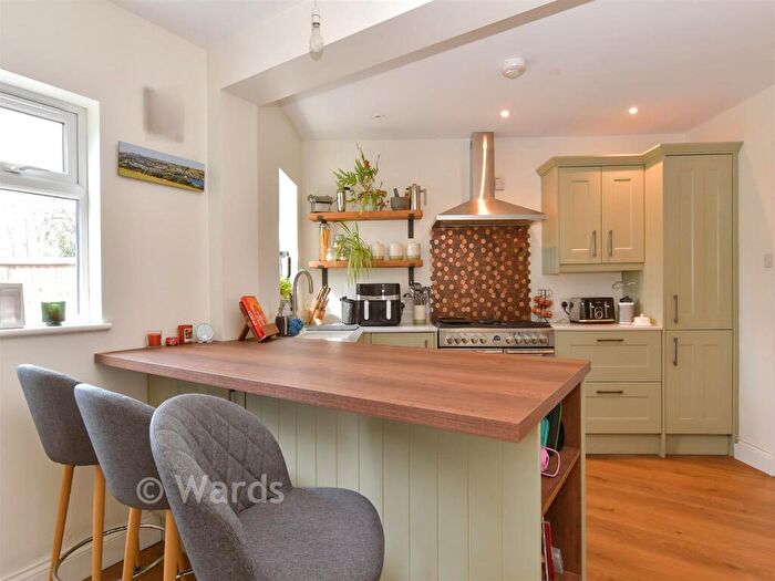 4 Bedroom Semi Detached House For Sale In Clarendon Gardens, Dartford, Kent, DA2
