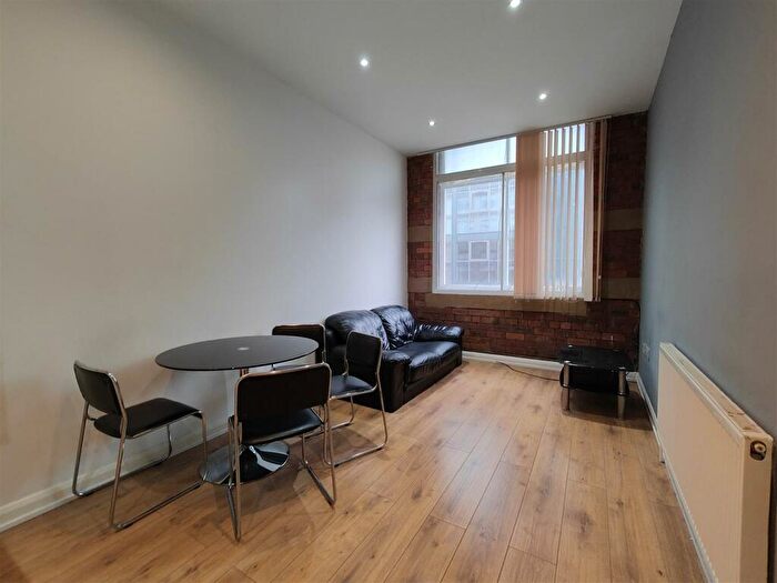 2 Bedroom Flat To Rent In Canal Road, Bradford, BD1