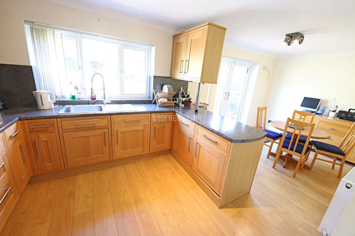4 Bedroom Detached House For Sale In Stoneyfields Gardens, Edgware, HA8