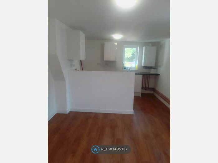 1 Bedroom Flat To Rent In A Lower Road, Sutton, SM1