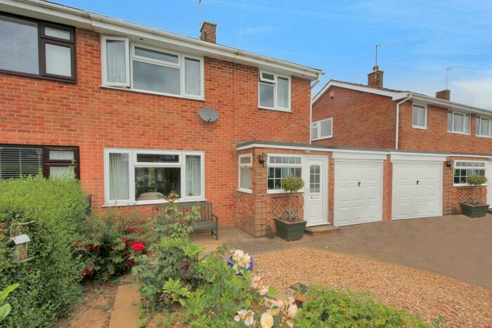 3 Bedroom Semi-Detached House For Sale In Hyde Road, Roade, Northampton, NN7
