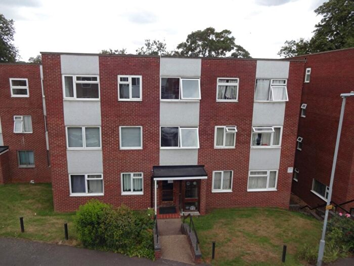 3 Bedroom Apartment For Sale In The Shires, Old Bedford Road, Luton, Bedfordshire, LU2