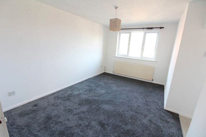 1 Bedroom Apartment To Rent In Isabella Close, N14