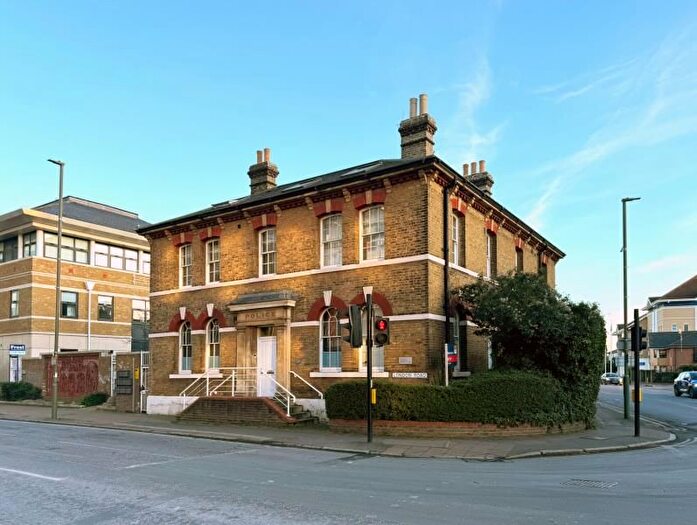 1 Bedroom Flat To Rent In London Road, Staines, TW18