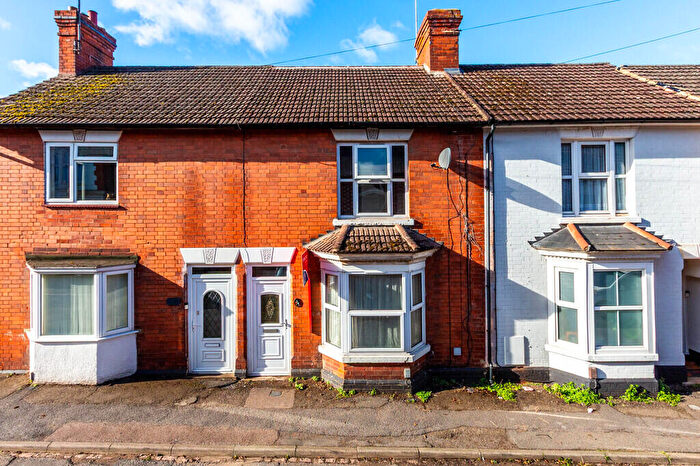 3 Bedroom Terraced House For Sale In Grove Road, Rushden, NN10