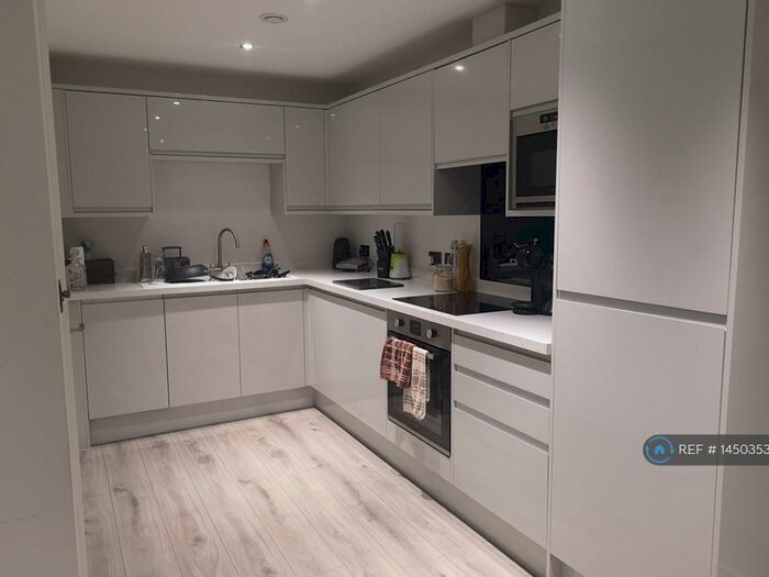 2 Bedroom Flat To Rent In The Old Cornmill, Horsforth, Leeds, LS18