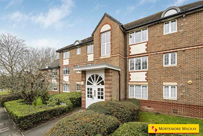 1 Bedroom Flat For Sale In Cunard Crescent, London, N21