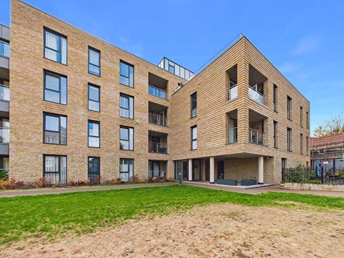2 Bedroom Flat To Rent In Garland House, Ashley Road, Epsom, KT18