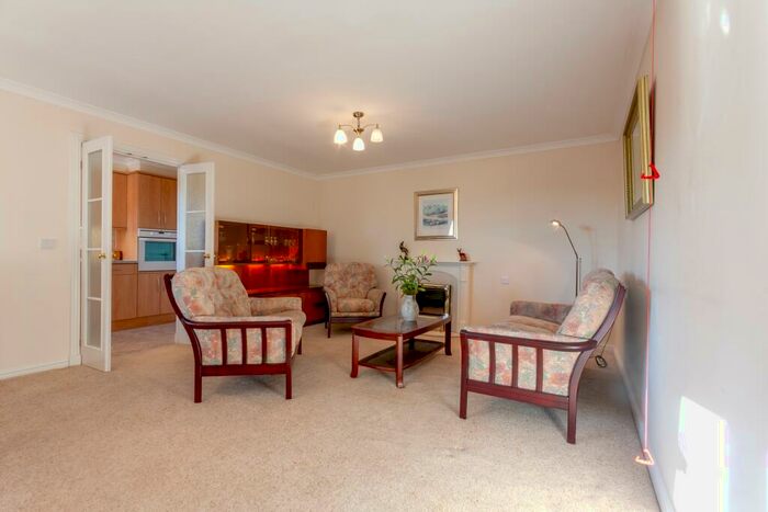 2 Bedroom Flat For Sale In Kirk Manor Court, AB15