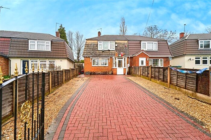 3 Bedroom Semi Detached House For Sale In Biddlestone Grove, Walsall, West Midlands, WS5