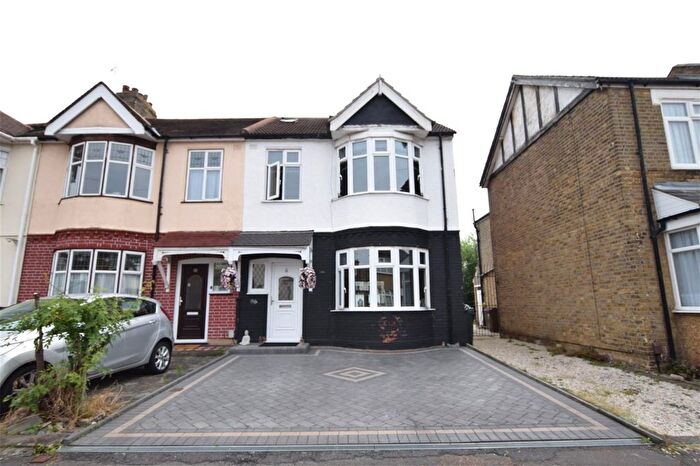 4 Bedroom End Terrace House For Sale In Willow Road, Chadwell Heath, RM6