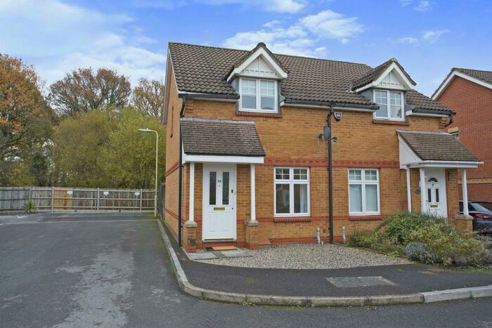 2 Bedroom House To Rent In Terrier Close, Hedge End, Southampton, SO30