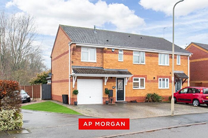 3 Bedroom Semi Detached House For Sale In Richardson Drive, Stourbridge, West Midlands, DY8