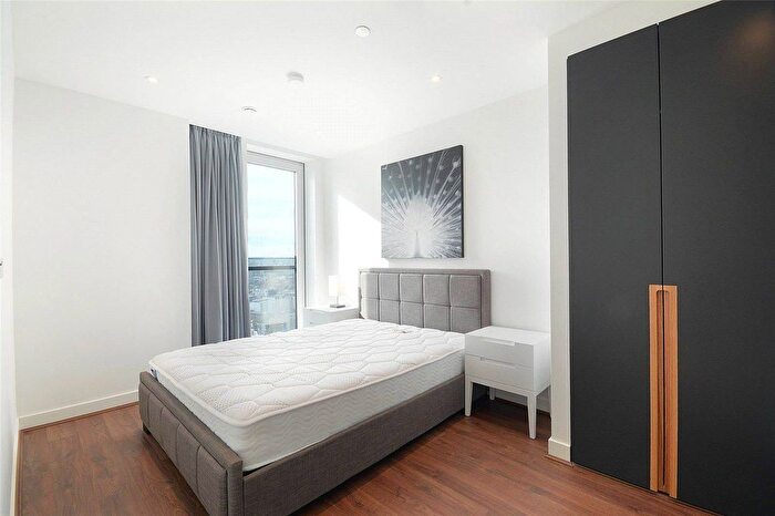 1 Bedroom Flat To Rent In Southwark Bridge Road, Elephant And Castle, London, SE1