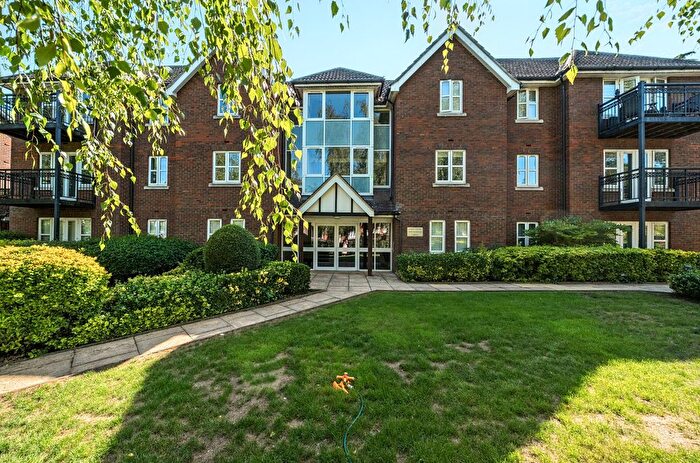 2 Bedroom Flat For Sale In Beckenham Grove, Bromley, BR2