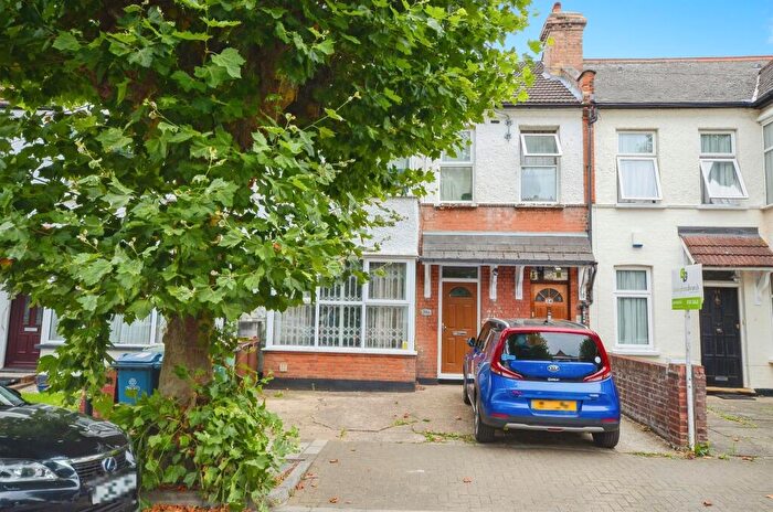 2 Bedroom Flat For Sale In Greenhill Road, Harrow, HA1