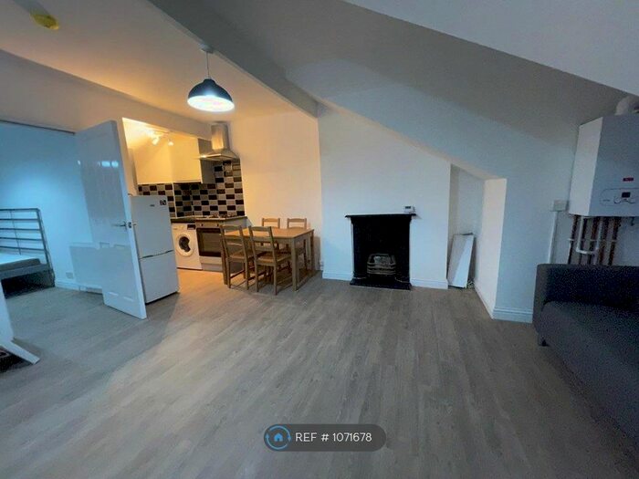 1 Bedroom Flat To Rent In Oakwood Avenue, Leeds LS8