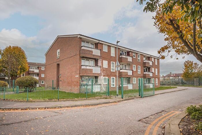 2 Bedroom Flat To Rent In Hunsdon Close, Dagenham, RM9