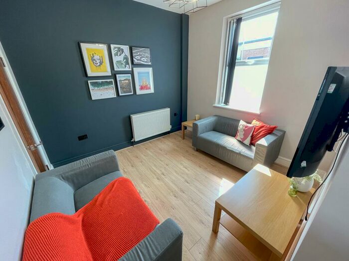 4 Bedroom Terraced House To Rent In Wedgewood Street, L7