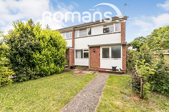 3 Bedroom House To Rent In Sycamore Close, Woodley, Reading, RG5