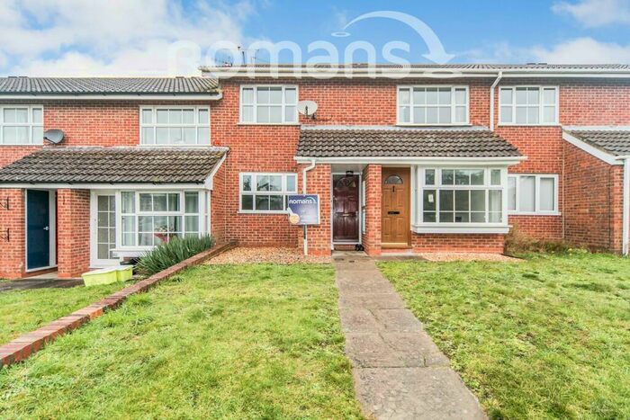 2 Bedroom Maisonette To Rent In Buckden Close, Woodley, RG5