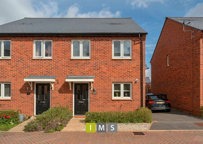 3 Bedroom Semi-Detached House For Sale In Bayliss Drive, Bicester, OX25