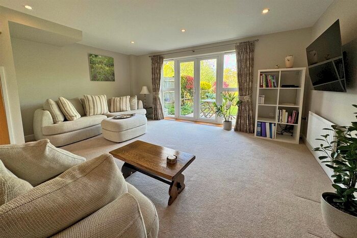 3 Bedroom Semi-Detached House For Sale In Wildwood Close, Chiddingfold, Godalming, GU8