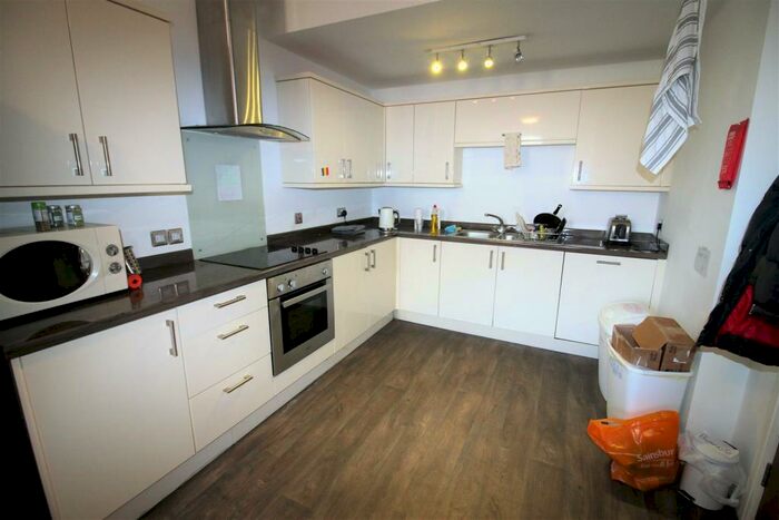 4 Bedroom Private Hall To Rent In Pitt Street, Lancaster, LA1