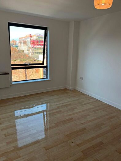 2 Bedroom Flat To Rent In Manhattan Place, Duke Street, L1
