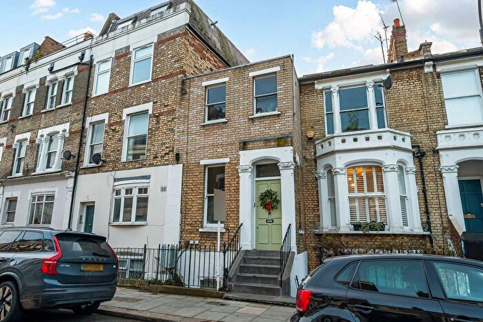 1 Bedroom Flat For Sale In Boscombe Road, Shepherd's Bush, London, W12
