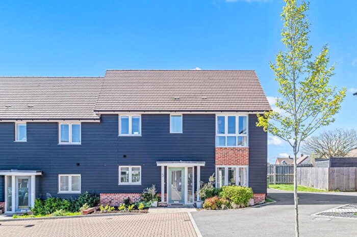 3 Bedroom Semi Detached House For Sale In Hillyfield, Billingshurst, RH14