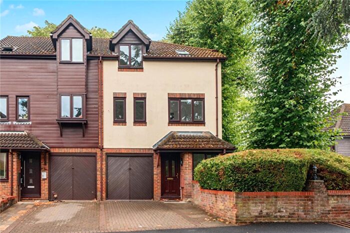 4 Bedroom End Of Terrace House For Sale In Fairholme Gardens, Farnham, Surrey, GU9