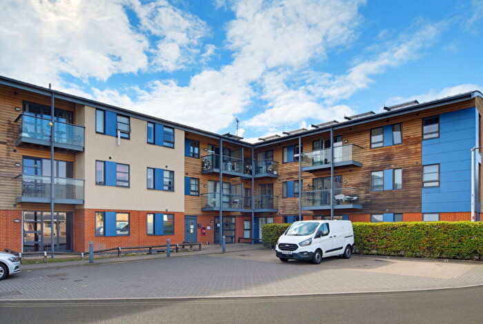 1 Bedroom Flat For Sale In Pretoria Road, Chertsey, KT16